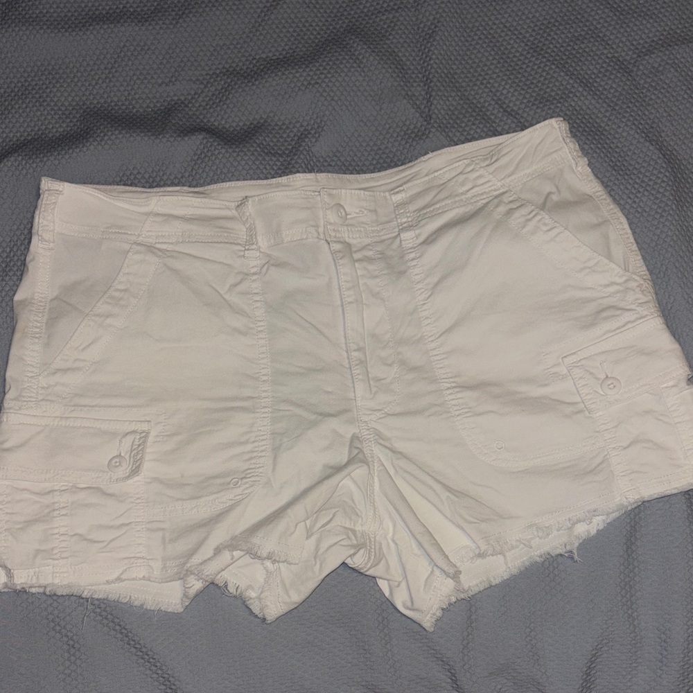 American Eagle size 12 white cargo shorts
